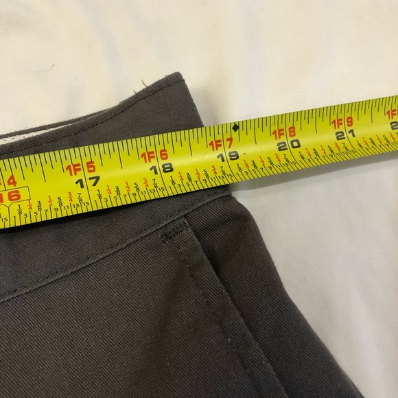 DICKIES SLIM FIT MEN’S POLY/COTTON WORK SHORTS SZ 38x10 (EUC) - Picture 6 of 8